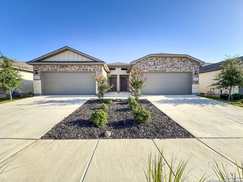 9306 Frio Lndg Unit 1, Converse, TX 78109