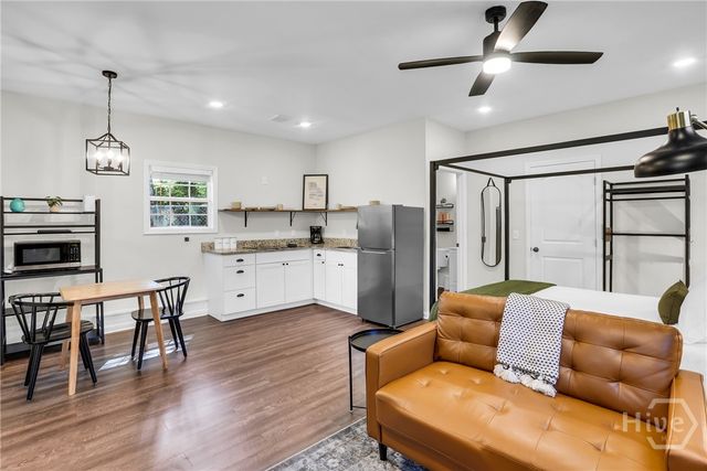 115 W 55th Street, Savannah, GA 31405