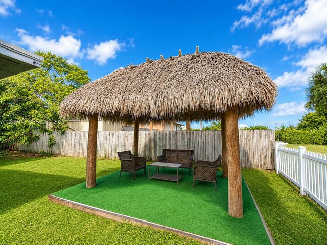 529 NW 8th Street, Dania Beach, FL 33004