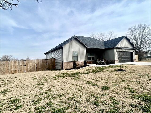 2332 John Montgomery Circle, Pea Ridge, AR 72751
