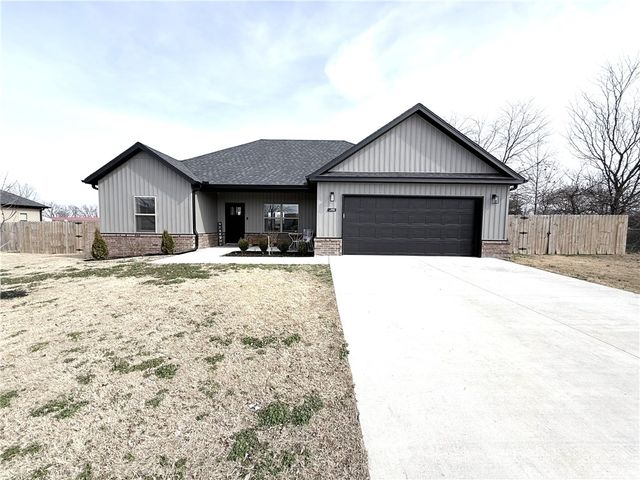 2332 John Montgomery Circle, Pea Ridge, AR 72751