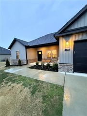 2332 John Montgomery Circle, Pea Ridge, AR 72751