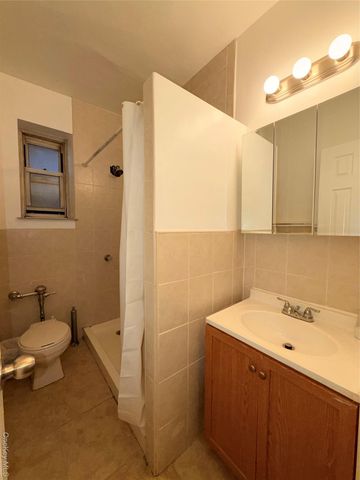 61-41 Saunders St B27, Rego Park, NY 11374