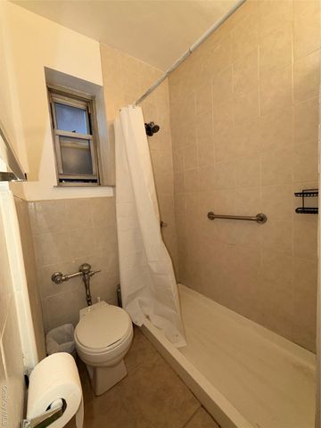 61-41 Saunders St B27, Rego Park, NY 11374