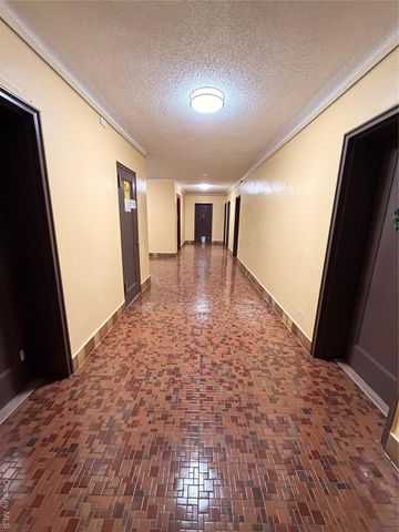 61-41 Saunders St B27, Rego Park, NY 11374