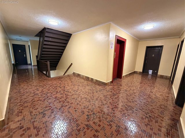 61-41 Saunders St B27, Rego Park, NY 11374