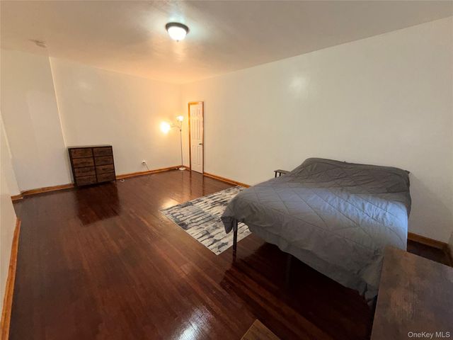 61-41 Saunders St B27, Rego Park, NY 11374