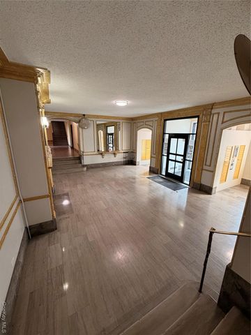 61-41 Saunders St B27, Rego Park, NY 11374