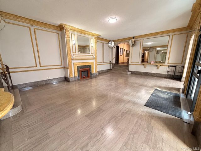 61-41 Saunders St B27, Rego Park, NY 11374