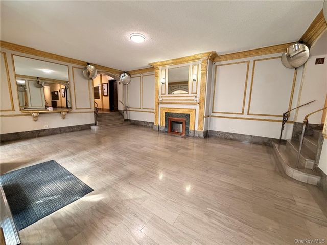 61-41 Saunders St B27, Rego Park, NY 11374