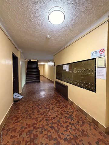 61-41 Saunders St B27, Rego Park, NY 11374