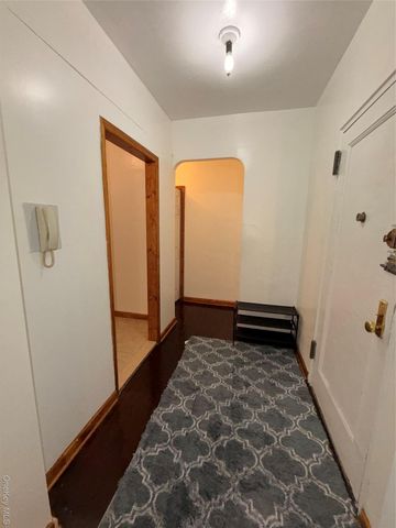 61-41 Saunders St B27, Rego Park, NY 11374