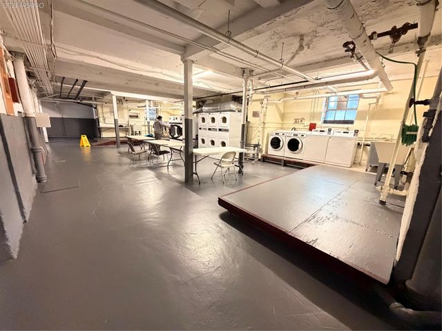 61-41 Saunders St B27, Rego Park, NY 11374