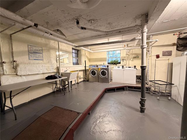 61-41 Saunders St B27, Rego Park, NY 11374