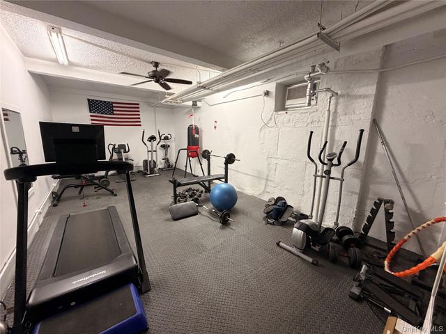 61-41 Saunders St B27, Rego Park, NY 11374