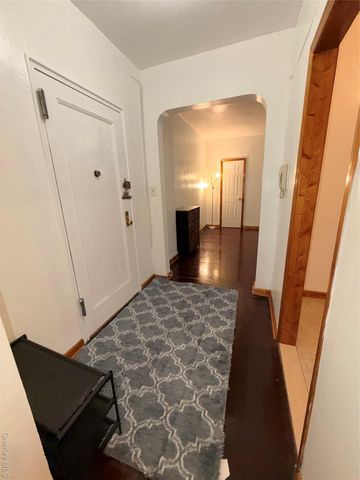 61-41 Saunders St B27, Rego Park, NY 11374