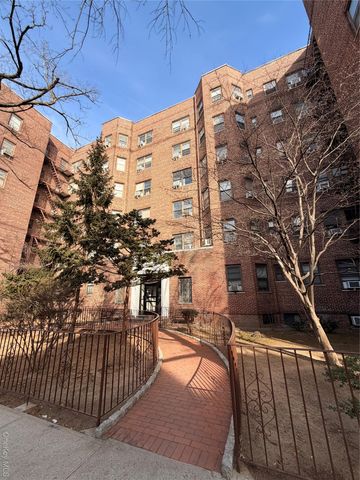 61-41 Saunders St B27, Rego Park, NY 11374