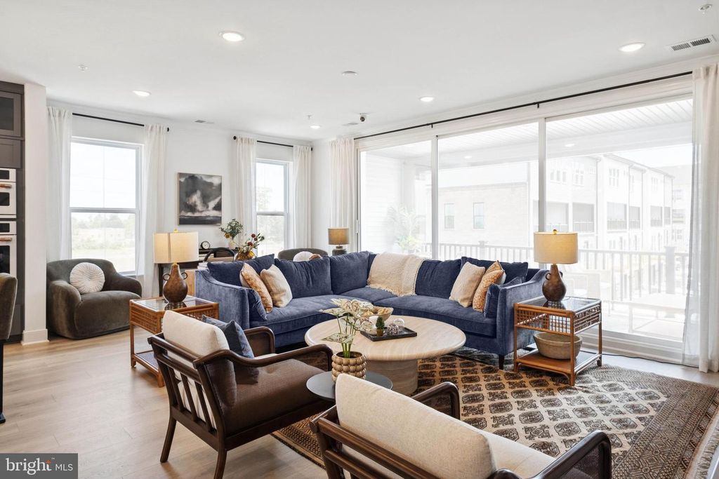 Image 2 of property listing at 14914 DECO CIR #LOT 82, Chantilly, VA 20151