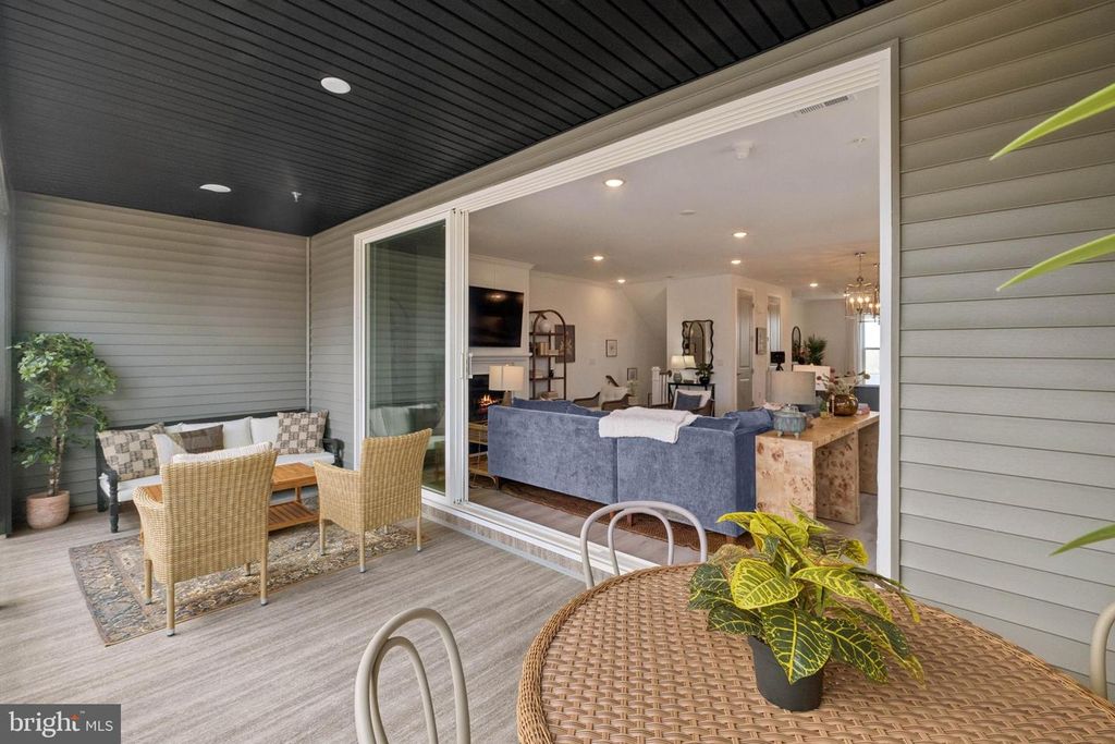 Image 53 of property listing at 14914 DECO CIR #LOT 82, Chantilly, VA 20151