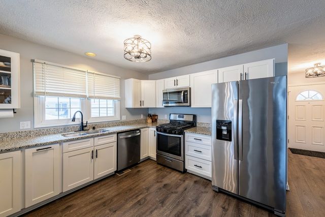 223 Huntington Court, Shorewood, IL 60404