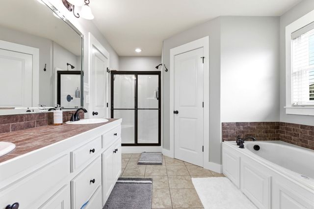 8 Regents Park, Bryant, AR 72022
