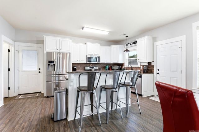 8 Regents Park, Bryant, AR 72022