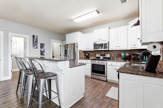 8 Regents Park, Bryant, AR 72022