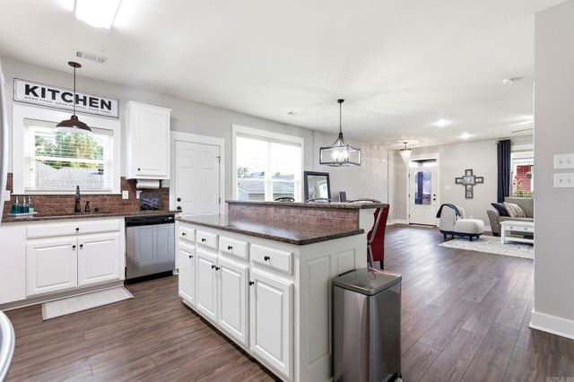 8 Regents Park, Bryant, AR 72022