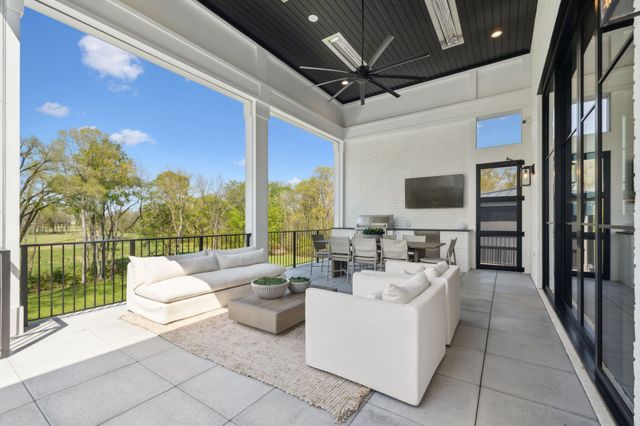 9052 Passiflora Ct, College Grove, TN 37046