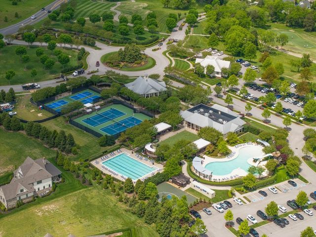 9052 Passiflora Ct, College Grove, TN 37046