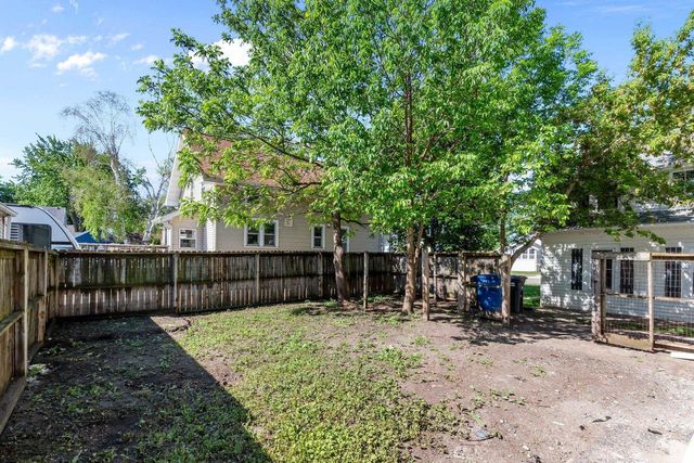 523 W BENT AVENUE, Oshkosh, WI 54901