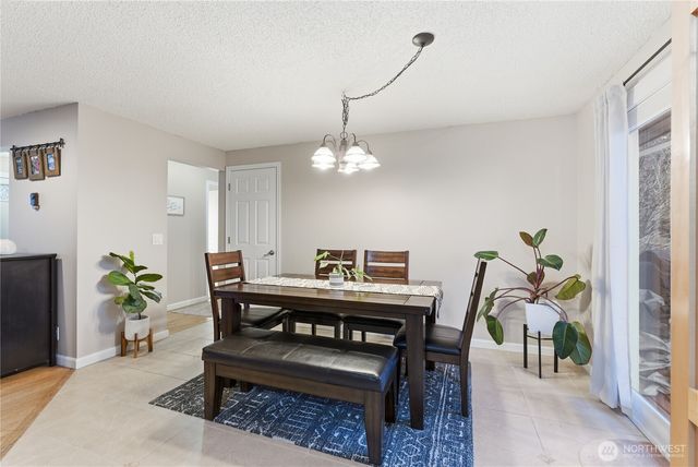 2569 Airline Way, Oak Harbor, WA 98277