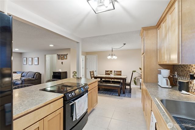 2569 Airline Way, Oak Harbor, WA 98277