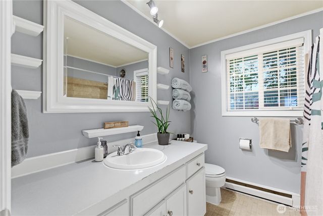 2569 Airline Way, Oak Harbor, WA 98277