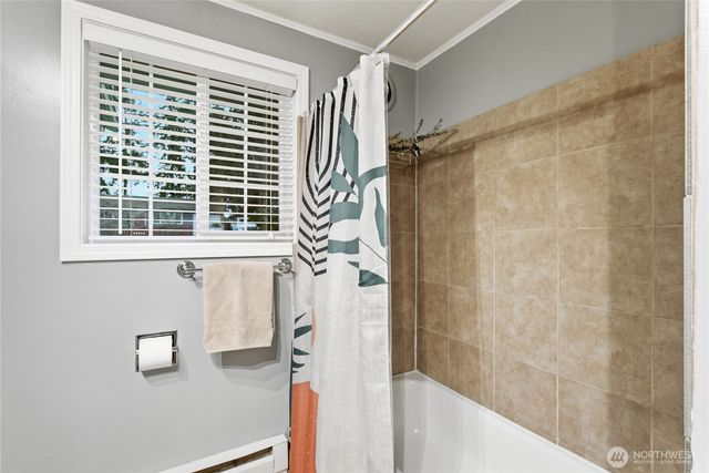 2569 Airline Way, Oak Harbor, WA 98277