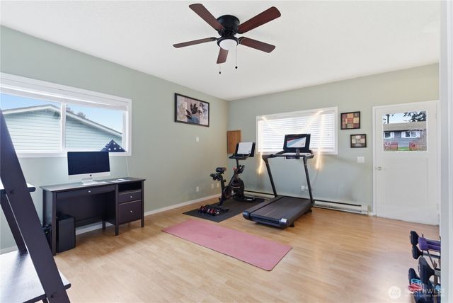 2569 Airline Way, Oak Harbor, WA 98277