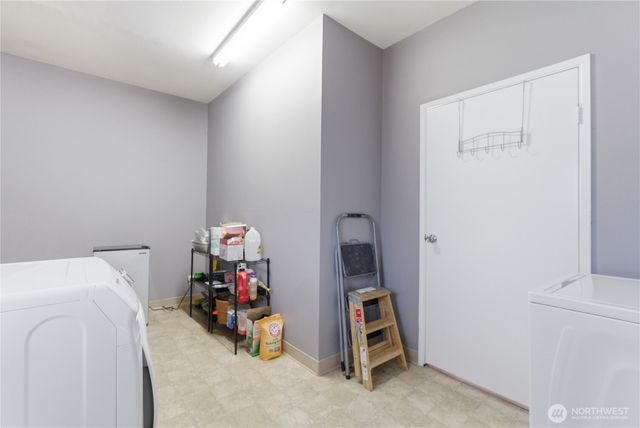 2569 Airline Way, Oak Harbor, WA 98277