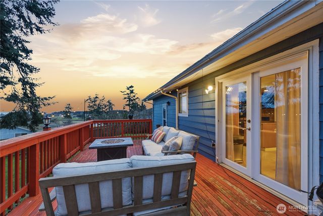 2569 Airline Way, Oak Harbor, WA 98277