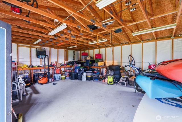 2569 Airline Way, Oak Harbor, WA 98277