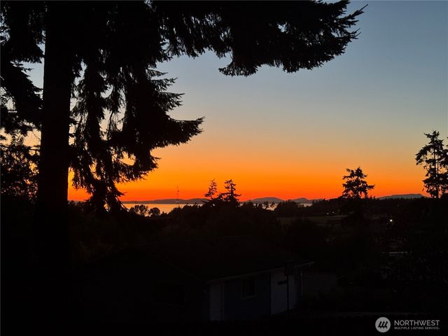 2569 Airline Way, Oak Harbor, WA 98277