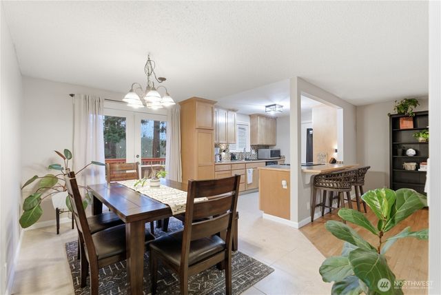 2569 Airline Way, Oak Harbor, WA 98277