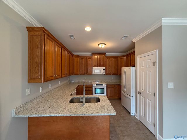 945 Tracey Lane, Decatur, AL 35603