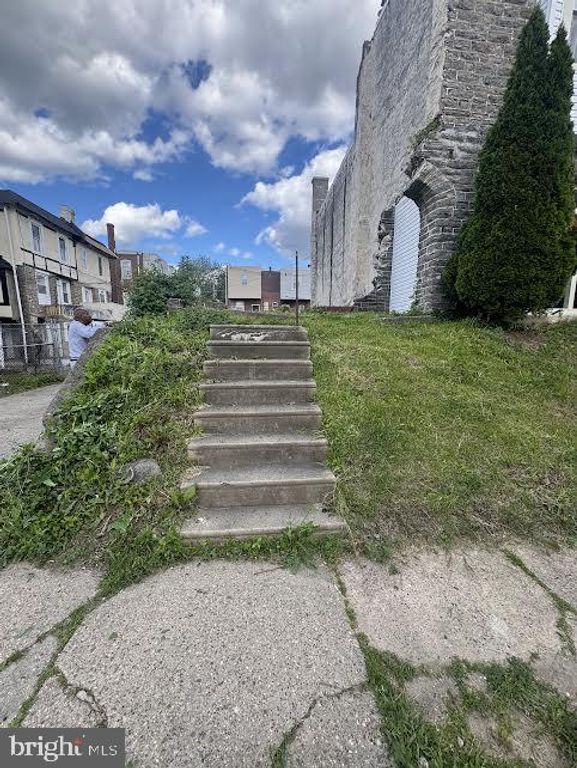 6737 N SYDENHAM ST, Philadelphia, PA 19126