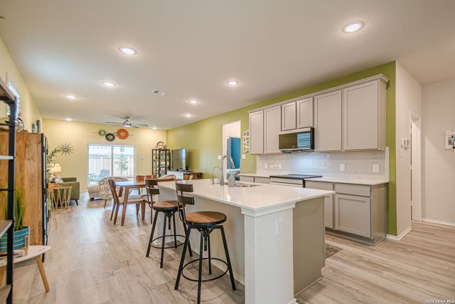 1418 Prynne St, New Braunfels, TX 78130