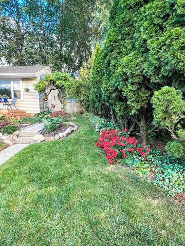 827 Eason Court, La Porte, IN 46350