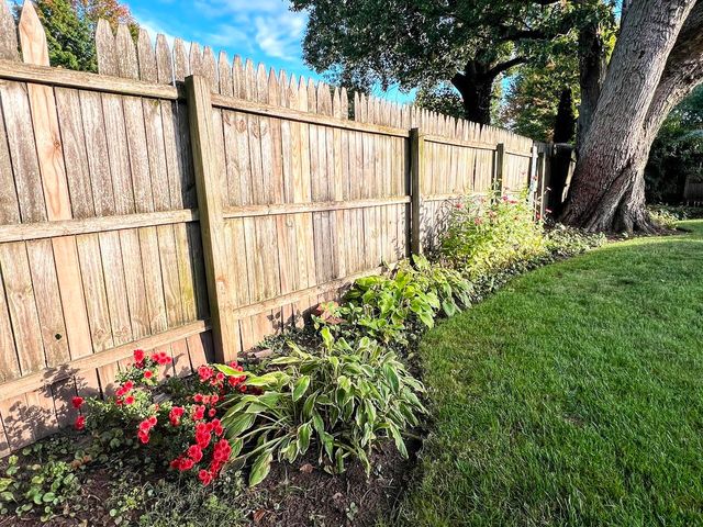 827 Eason Court, La Porte, IN 46350