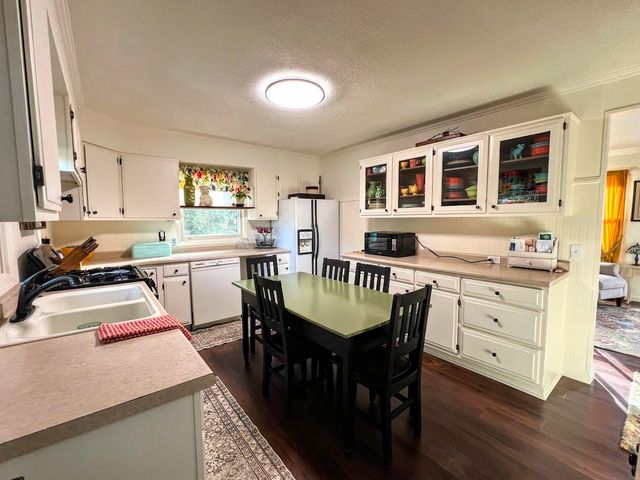 827 Eason Court, La Porte, IN 46350