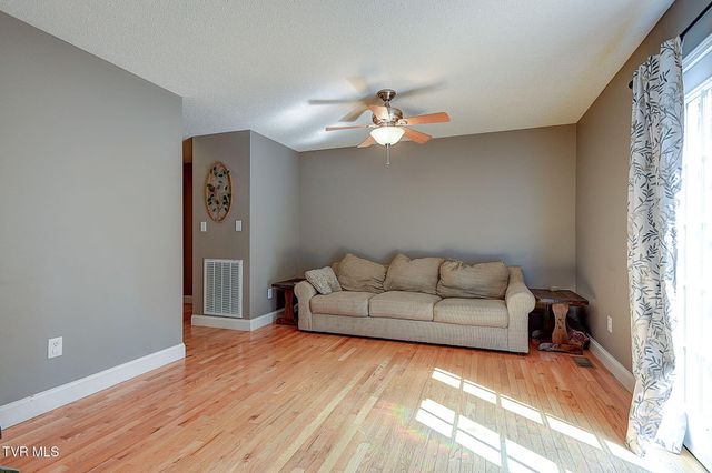 317 Henrys Lane, Bristol, VA 24202