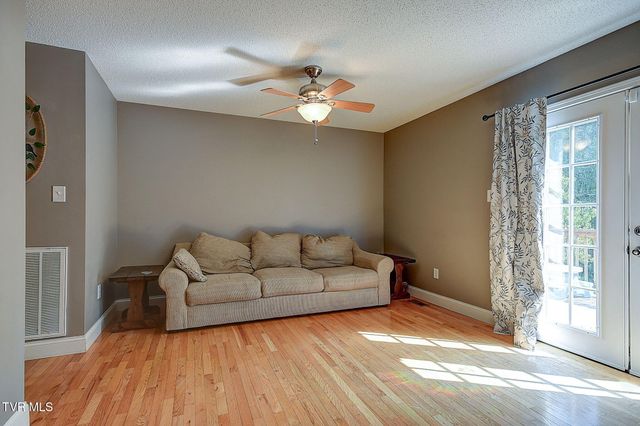 317 Henrys Lane, Bristol, VA 24202