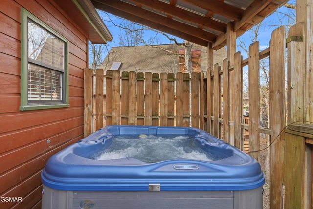 2813 Forrest Way, Pigeon Forge, TN 37863